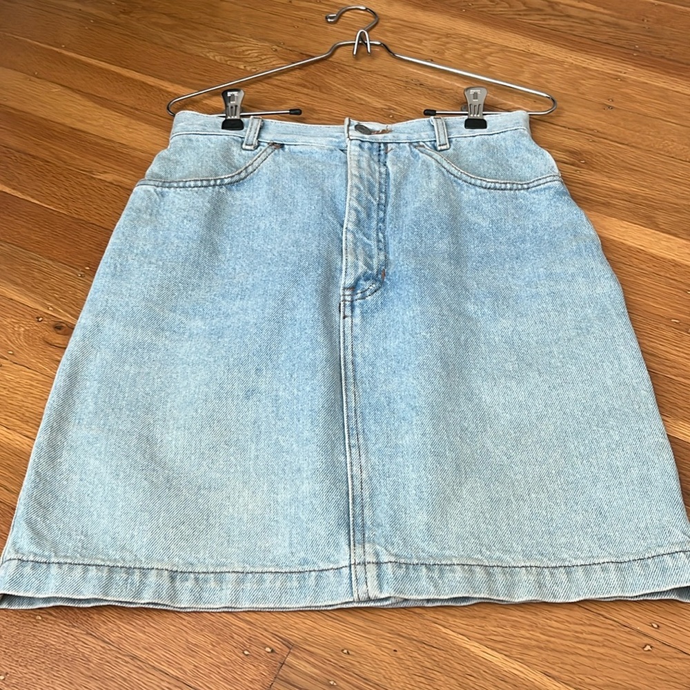 Vintage Gap jeans skirt. Size 7/8. Great condition.